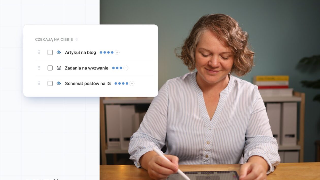 Kamila Paradowska pisze rysikiem po tablecie, obok zrzut z aplikacji z listą zadań: artykuł na blog, zadania na wyzwanie, schemat postów na IG.
